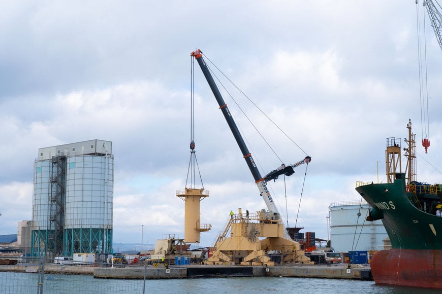 Liebherr LTM 1650- 8.1 mobile crane dismantles port crane